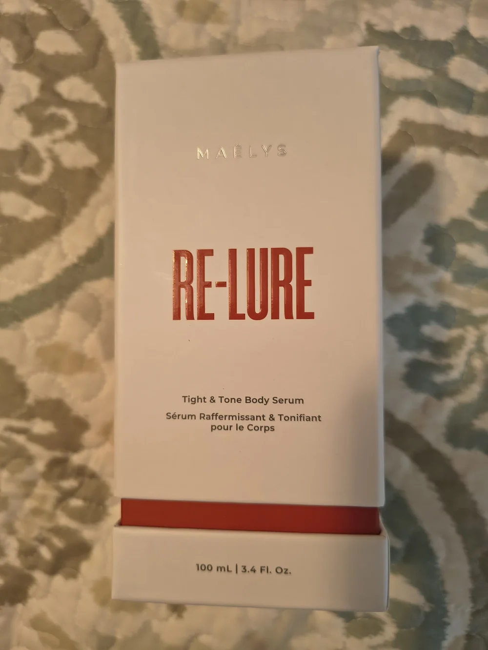 MAËLYS RE-LURE Tight & Tone Body Serum - White with Red Accents